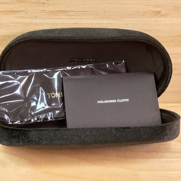 Tom Ford Hard Velvet Eyeglasses/Sunglasses Case - Picture 9 of 9